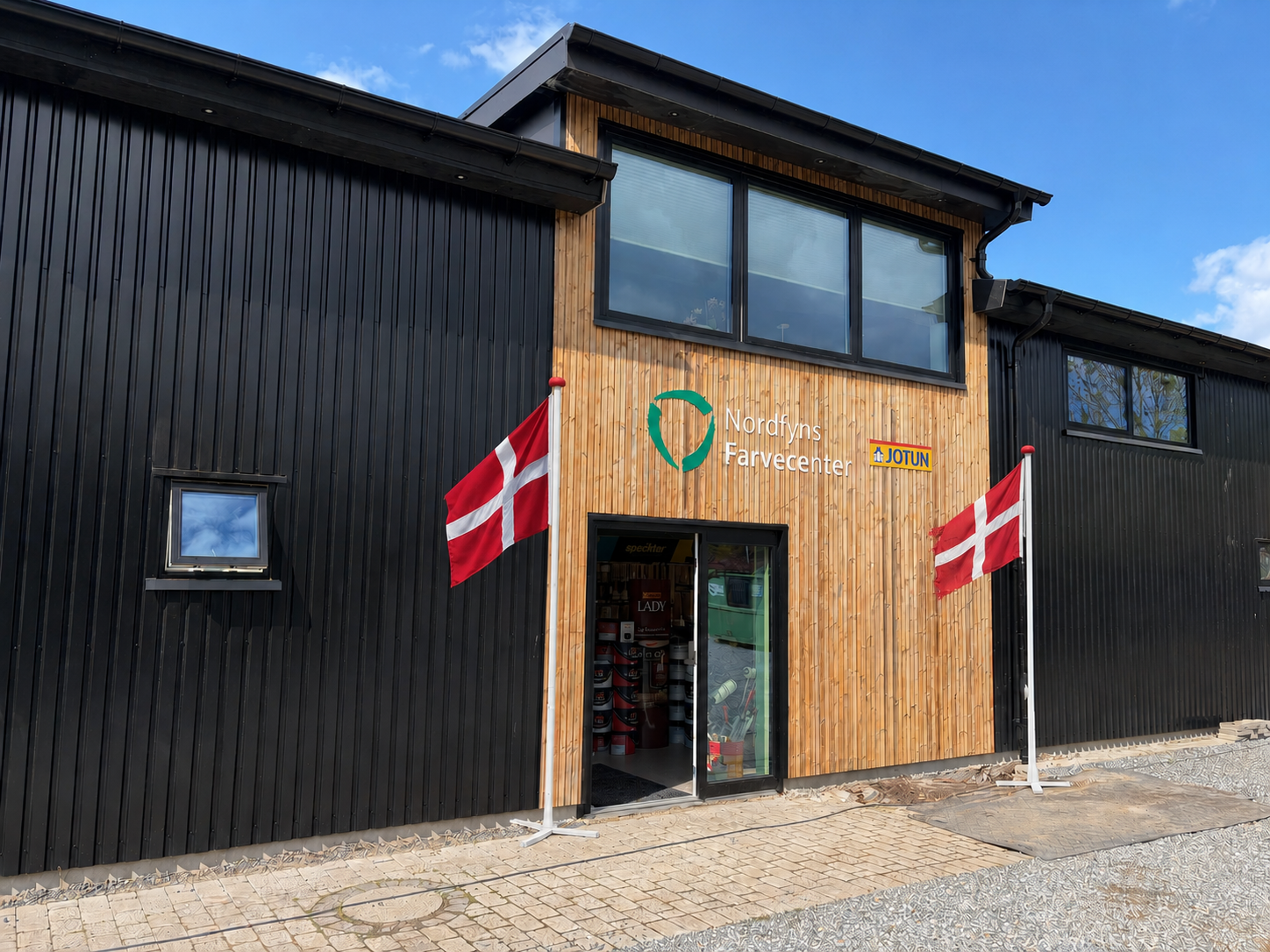 Køb maling i butikken på Nordfyn